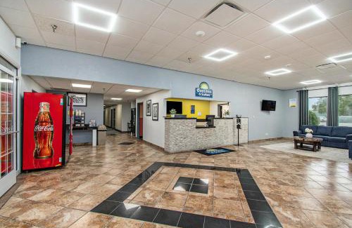 Mount Pleasant Hotel | Days Inn & Suites by Wyndham Mt Pleasant