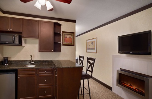 Algoma District Hotel | Days Inn & Suites by Wyndham Sault Ste. Marie ON