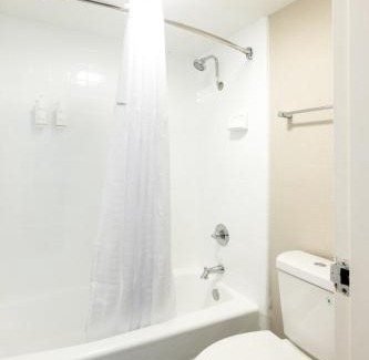 Bossier City Hotel | Days Inn & Suites by Wyndham Bossier City - Casino Area