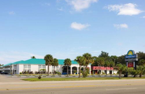 Fort Pierce Hotel | Days Inn & Suites by Wyndham Fort Pierce Midtown
