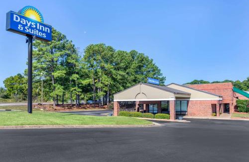 Rocky Mount Hotel | Days Inn & Suites by Wyndham Rocky Mount Golden East