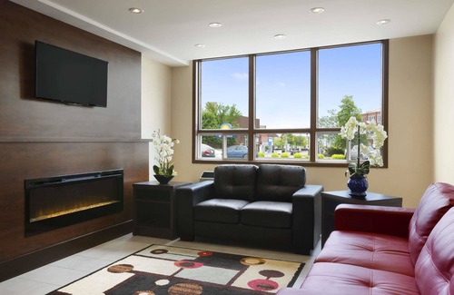North Bay Hotel | Days Inn & Suites by Wyndham North Bay Downtown