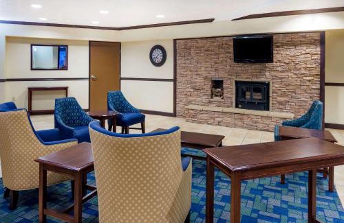 Bridgeport Hotel | Days Inn & Suites by Wyndham Bridgeport - Clarksburg