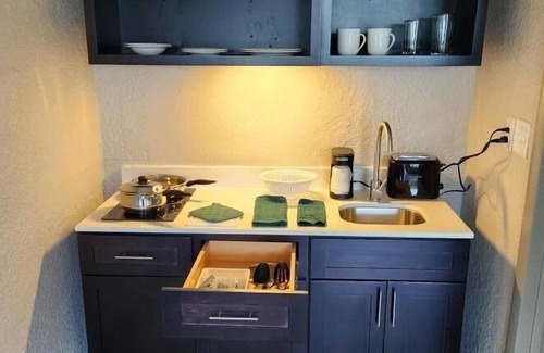 Fort Pierce Hotel | Days Inn & Suites by Wyndham Fort Pierce Midtown