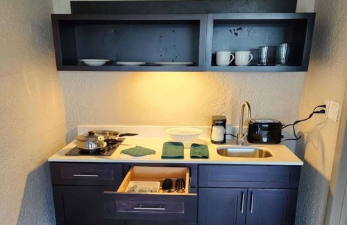 Fort Pierce Hotel | Days Inn & Suites by Wyndham Fort Pierce Midtown