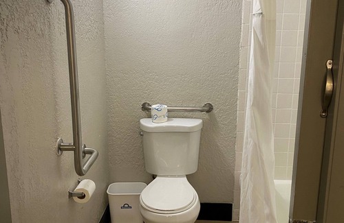 Fort Pierce Hotel | Days Inn & Suites by Wyndham Fort Pierce Midtown