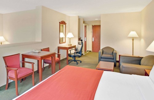 Laurel Hotel | Days Inn & Suites by Wyndham Laurel Near Fort Meade