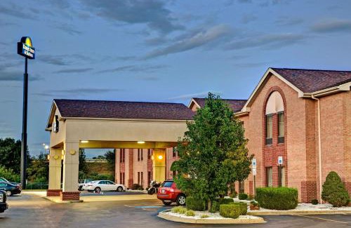 Shively Hotel | Days Inn & Suites by Wyndham Louisville SW