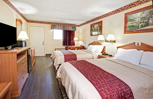 Monroe Hotel | Days Inn & Suites by Wyndham Monroe