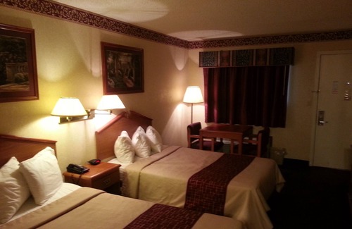 Monroe Hotel | Days Inn & Suites by Wyndham Monroe