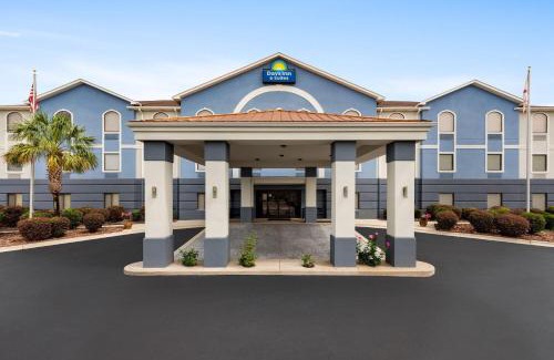 Prattville Hotel | Days Inn & Suites by Wyndham Prattville-Montgomery