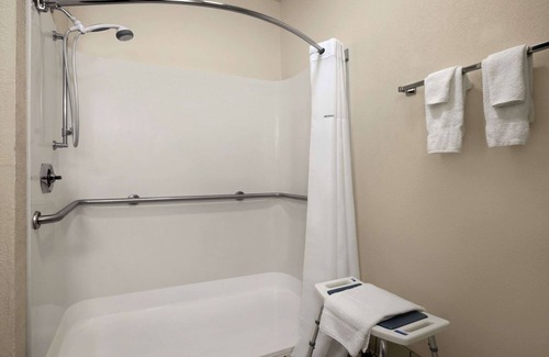 Romeoville Hotel | Days Inn & Suites by Wyndham Romeoville
