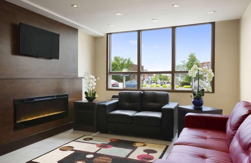 North Bay Hotel | Days Inn & Suites by Wyndham North Bay Downtown