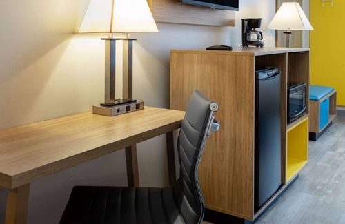 Cherry Hill Hotel | Days Inn & Suites by Wyndham Cherry Hill - Philadelphia