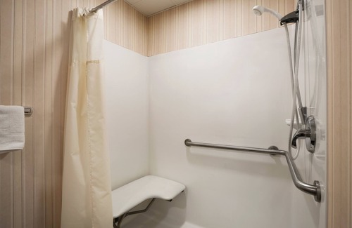Cherry Hill Hotel | Days Inn & Suites by Wyndham Cherry Hill - Philadelphia
