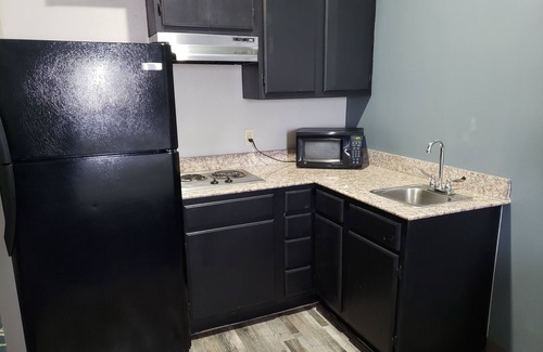 Cleburne Hotel | Days Inn & Suites by Wyndham Cleburne TX