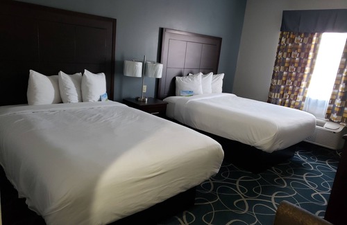 Cleburne Hotel | Days Inn & Suites by Wyndham Cleburne TX