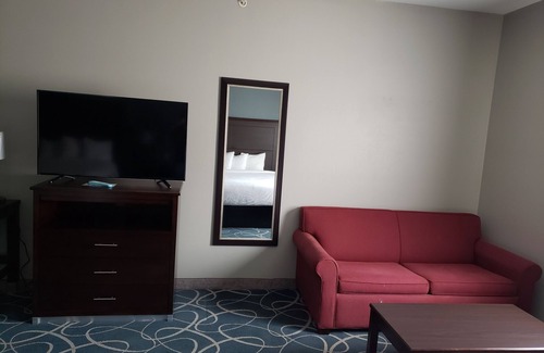 Cleburne Hotel | Days Inn & Suites by Wyndham Cleburne TX