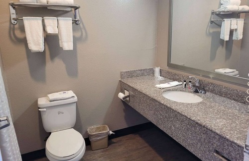 Gonzales Hotel | Days Inn & Suites by Wyndham Gonzales TX