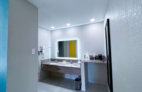 Santa Rosa Hotel | Days Inn & Suites by Wyndham Santa Rosa