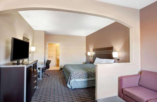Westfield Hotel | Days Inn & Suites by Wyndham Houston North - Spring