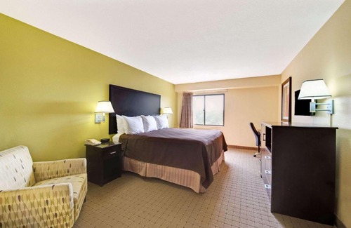 DeSoto Hotel | Days Inn & Suites by Wyndham DeSoto