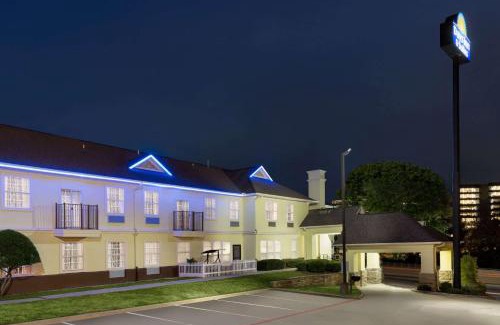 Fort Worth Hotel | Days Inn & Suites by Wyndham DFW Airport South-Euless