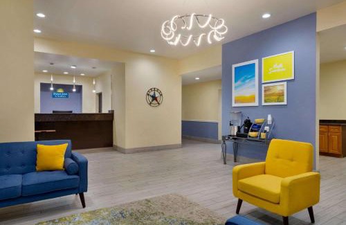 Fort Worth Hotel | Days Inn & Suites by Wyndham DFW Airport South-Euless