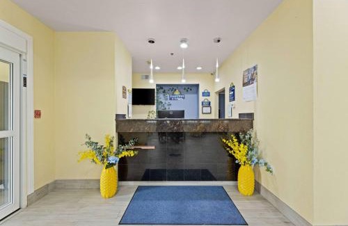 Fort Worth Hotel | Days Inn & Suites by Wyndham DFW Airport South-Euless