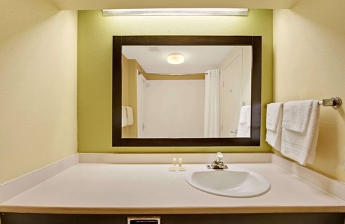 DeSoto Hotel | Days Inn & Suites by Wyndham DeSoto