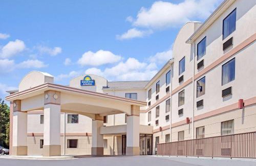 Laurel Hotel | Days Inn & Suites by Wyndham Laurel Near Fort Meade