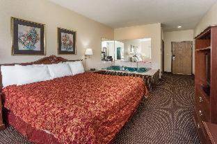 Morris Hotel | Days Inn & Suites by Wyndham Morris I-80