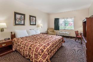 Morris Hotel | Days Inn & Suites by Wyndham Morris I-80