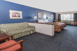 Morris Hotel | Days Inn & Suites by Wyndham Morris I-80