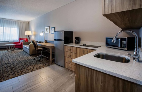 Rochester Hills Hotel | Days Inn & Suites by Wyndham Rochester Hills MI