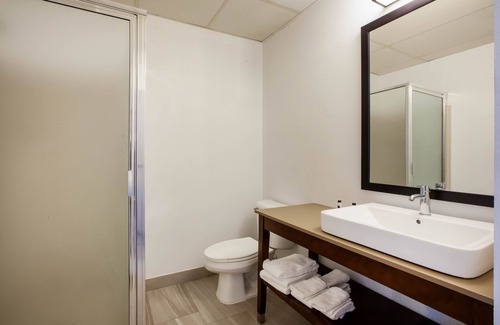 Rochester Hills Hotel | Days Inn & Suites by Wyndham Rochester Hills MI