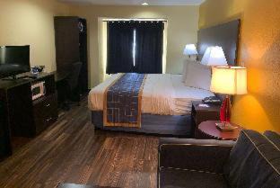 Pinecrest West Park Hotel | Days Inn & Suites by Wyndham Tampa/Raymond James Stadium
