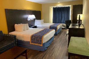Pinecrest West Park Hotel | Days Inn & Suites by Wyndham Tampa/Raymond James Stadium