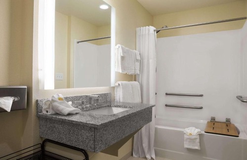 Lafferty Hotel | Days Inn & Suites by Wyndham Belmont