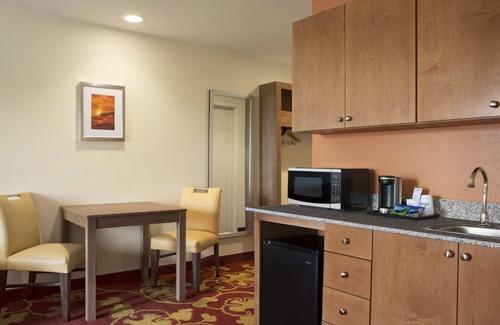 Lafferty Hotel | Days Inn & Suites by Wyndham Belmont