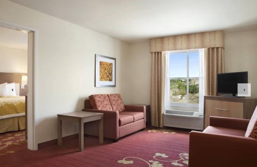 Lafferty Hotel | Days Inn & Suites by Wyndham Belmont