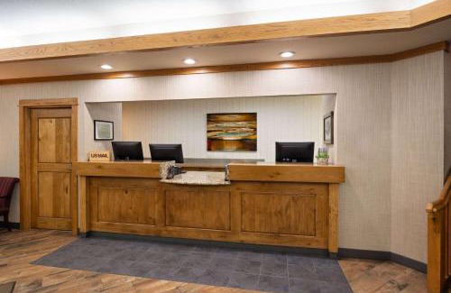 Bozeman Hotel | Days Inn & Suites by Wyndham Bozeman