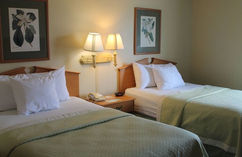 Bridgeport Hotel | Days Inn & Suites by Wyndham Bridgeport - Clarksburg