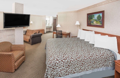 Brinkley Hotel | Days Inn & Suites by Wyndham Brinkley
