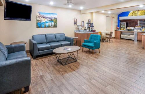 Greeley Hotel | Days Inn & Suites by Wyndham Greeley