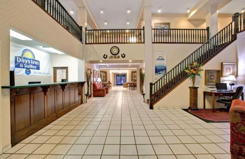 Hickory Hotel | Days Inn & Suites by Wyndham Hickory