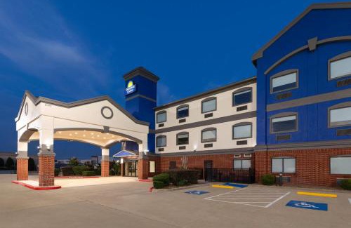 Barker Hotel | Days Inn & Suites by Wyndham Sam Houston Tollway