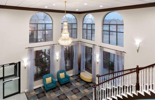 Barker Hotel | Days Inn & Suites by Wyndham Sam Houston Tollway
