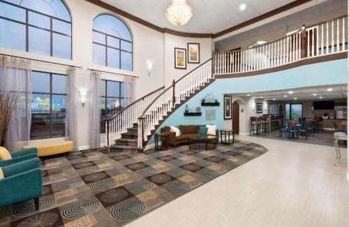 Barker Hotel | Days Inn & Suites by Wyndham Sam Houston Tollway