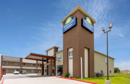 Greater East End Hotel | Days Inn & Suites by Wyndham Downtown/University of Houston